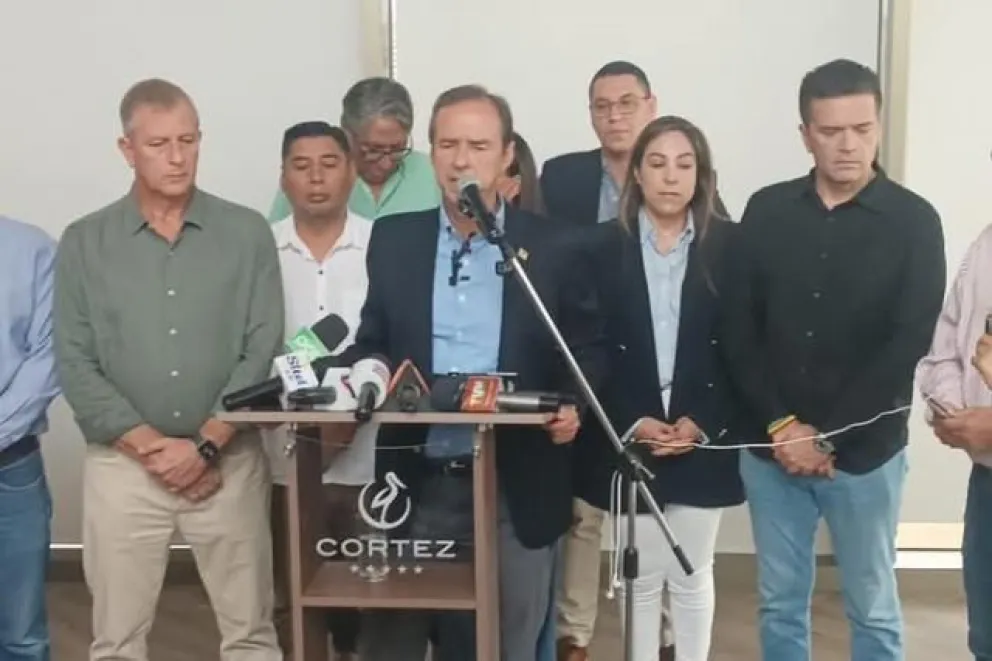 El precandidato Jorge Quiroga brinda una conferencia de prensa. Foto: Oxígeno