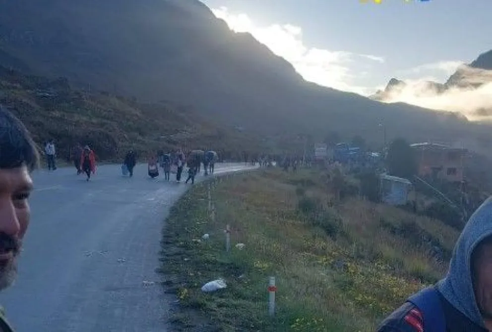 Un punto de bloqueo en la carretera a Yungas, en La Paz. Foto: Red Yungas