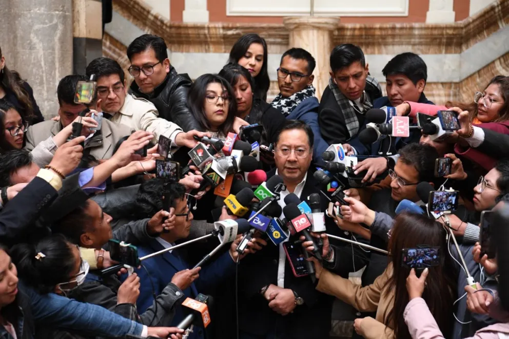 El presidente Luis Arce, en contacto con la prensa en Palacio Quemado. Foto: ABI