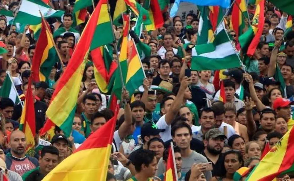 De 1.200 encuestados en Bolivia, sólo el 7% considera que el país va en la dirección correcta. Foto: Ciesmori