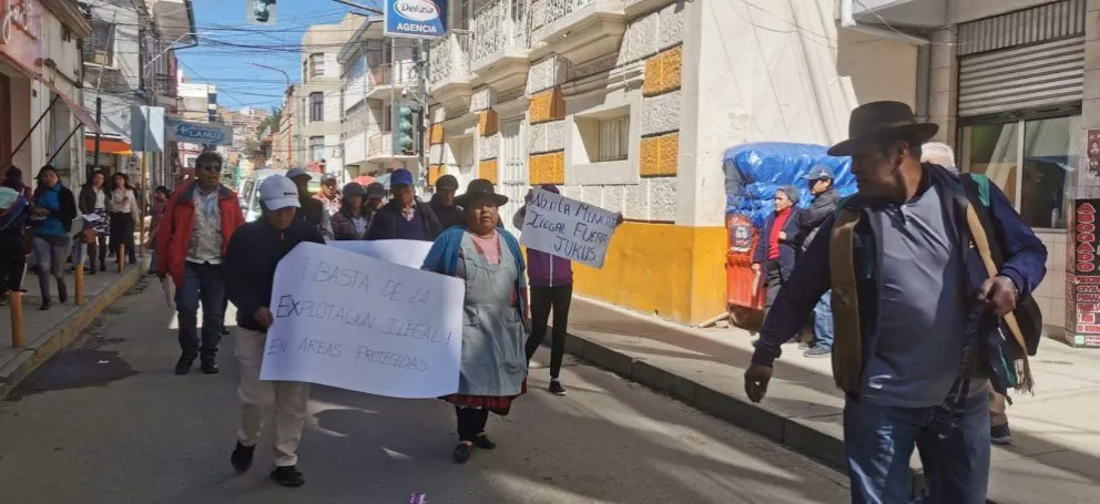 La marcha de los vecinos en la ciudad de Oruro. Foto: La Patria