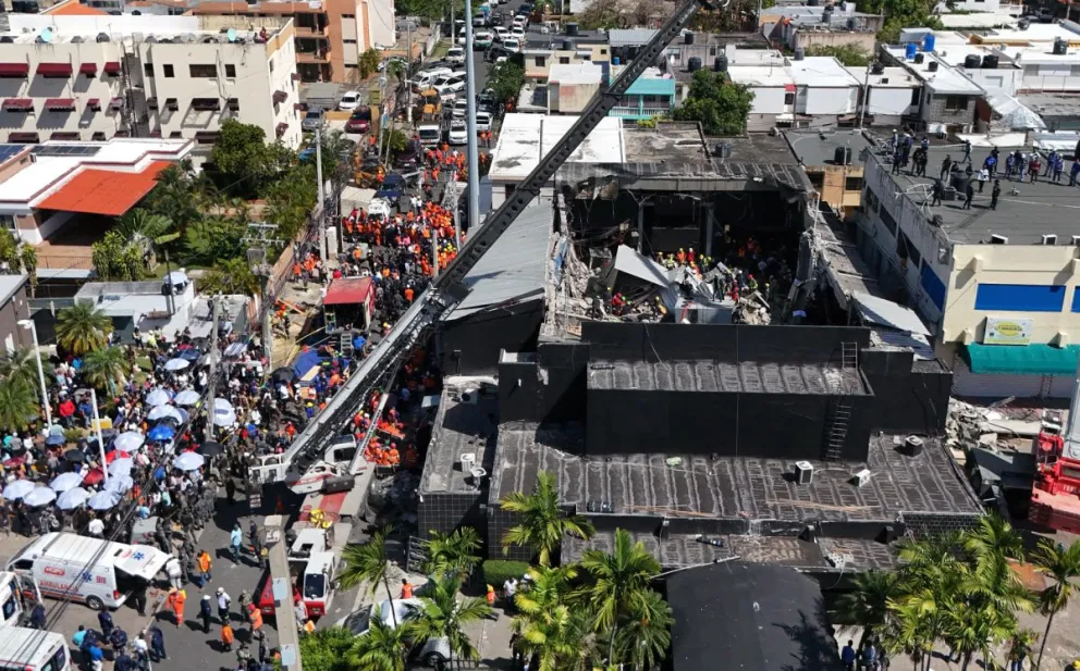 Trabajos de rescate en la discoteca Jet Set en Santo Domingo. Foto: EFE