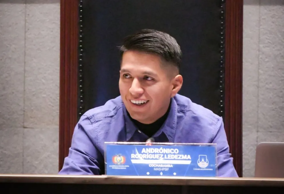 Andrónico Rodríguez durante una sesión en el Senado. Foto: @AndronicoRod