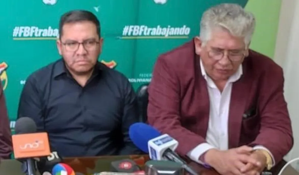 Montes (izq.) y Crespo en la conferencia de prensa en la FBF. Foto: Marcos Bonilla.