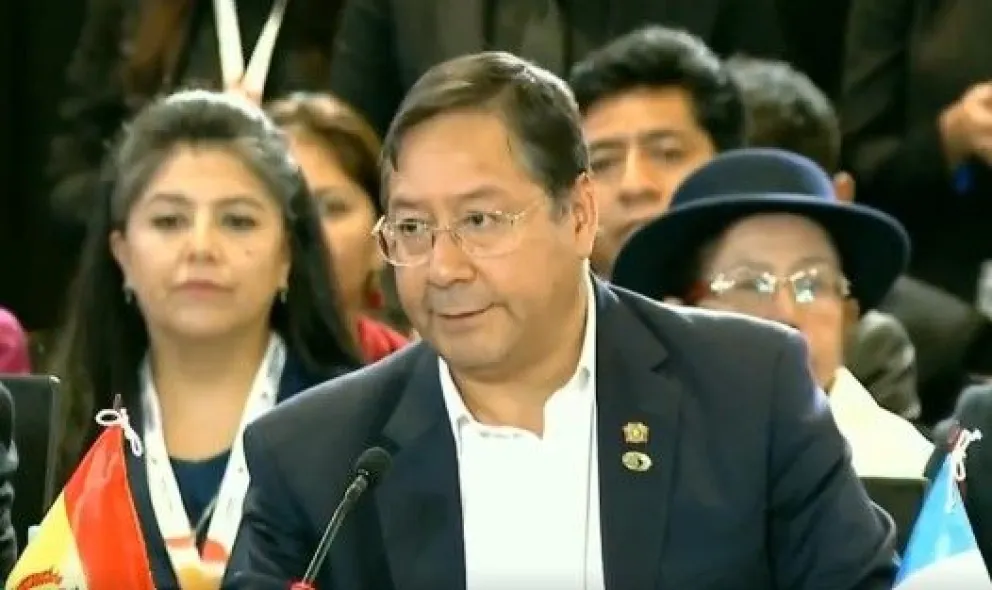 El presidente Luis Arce da su discurso en la cumbre de la CELAC, en Honduras.