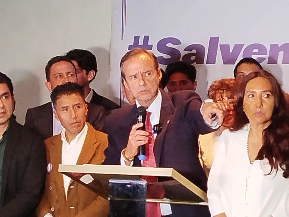 El precandidato Jorge Quiroga en conferencia de prensa. Foto: captura