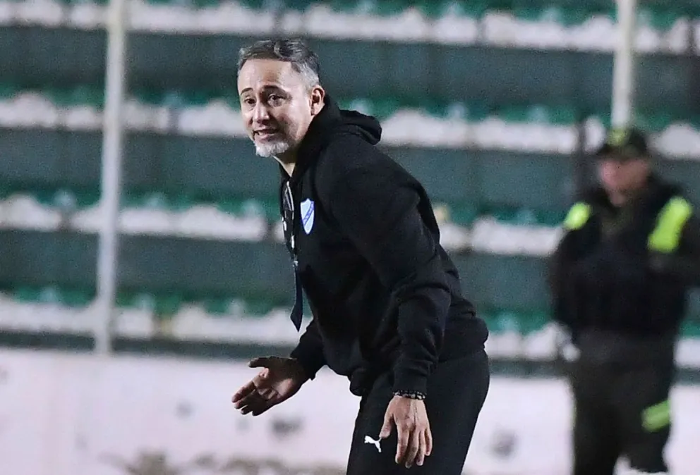 Robatto da instrucciones durante el partido con Sporting Cristal. Foto: APG.