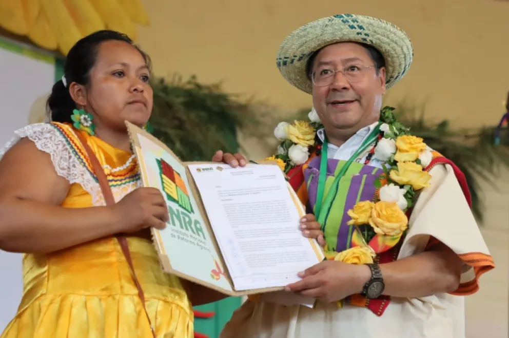 El presidente Luis Arce en una entrega de títulos de propiedad de la tierra en 2022, en Beni. Foto; Abi