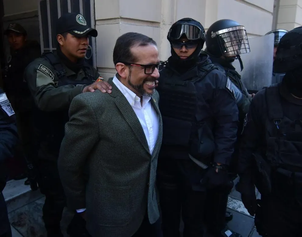 Luis Fernando Camacho sale del tribunal. FOTO: APG