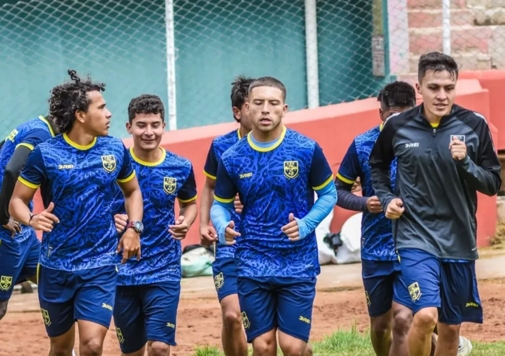 Un entrenamiento anterior del conjunto paceño. Foto: ABB.