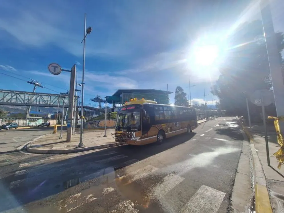 El servicio a Mallasa en fines de semana se inicia a la altura de la estación Verde de Mi Teleférico.    Foto: AMUN.