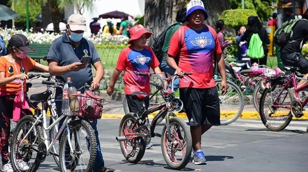 Población cochabambina sale a las calles en el Día del Peatón 