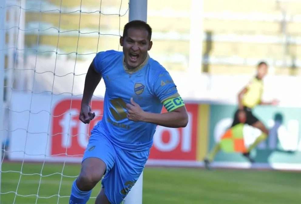Leonel Justiniano celebra el primer gol de los celestes en su centenario. Foto. APG