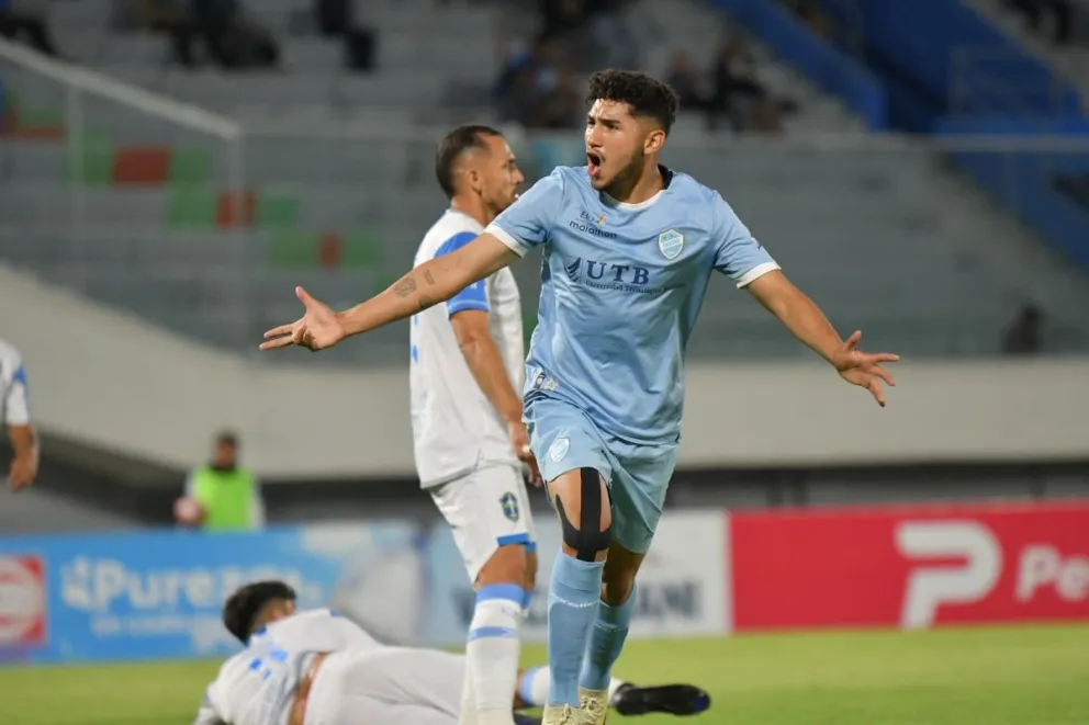Carlos Sejas grita su gol, el primero de Aurora. Foto: APG