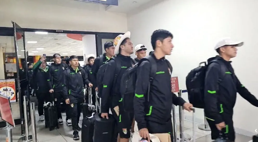 Los jugadores de la Selección llegaron este domingo a La Paz. Captura video. 