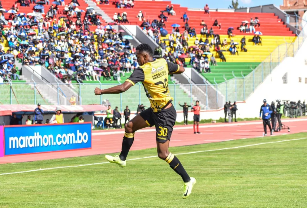 Jaime Arrascaita celebra el primer tanto en el estadio Jesús Bermúdez. Foto: TS