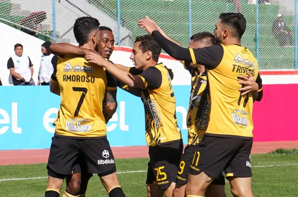 Los aurinegros celebran uno de los goles con los que vencieron a GV San José: Foto. APG