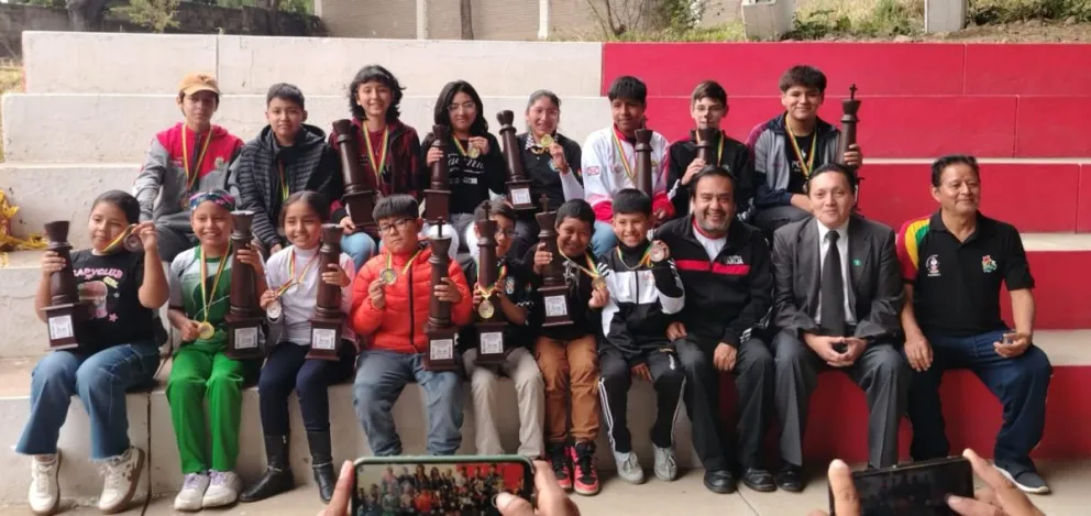 Los premiados del certamen disputado en Tarija. Foto: Federación Boliviana de Ajedrez.
