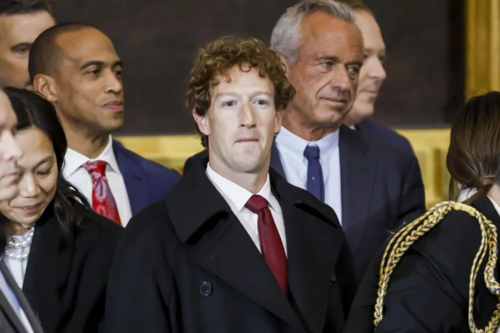 Fotografía de archivo del CEO de Meta y cofundador der Facebook, Mark Zuckerberg (C). Foto: EFE