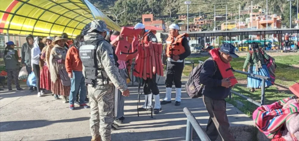 Efectivos de la Armada en Copacabana. Foto: Archivo ABI