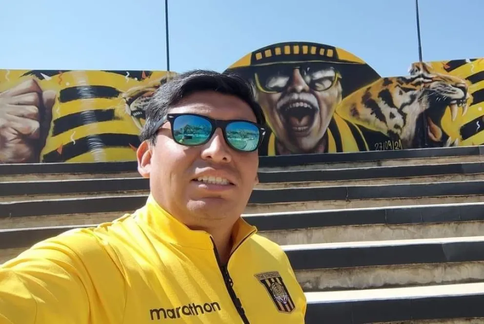 Cristian Alcoreza, exdirectivo de The Strongest, en el estadio Rafael Mendoza de Achumani. Foto: Facebook