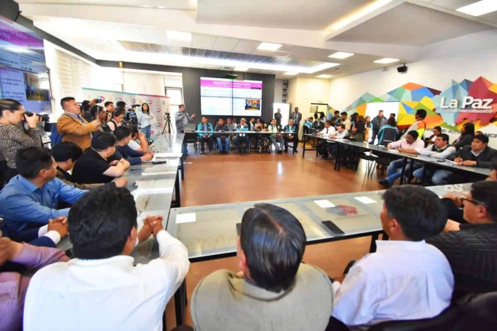 La reunión por las tarifas del transporte público. Foto: AMUN