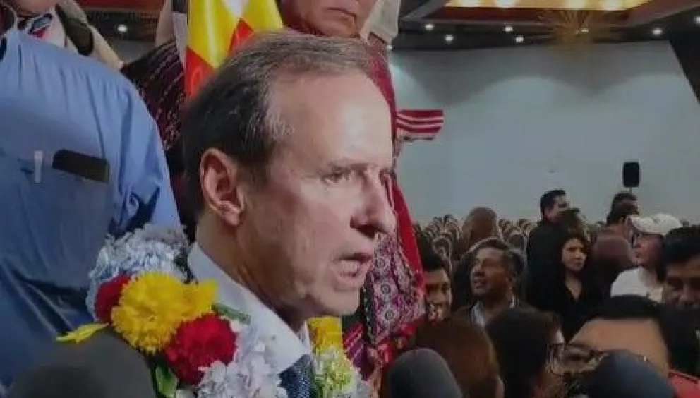 El precandidato Jorge Quiroga declara a los periodistas. Foto: captura