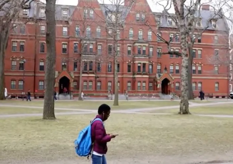 Un estudiante en la universidad de Harvard. Foto: Captura de video