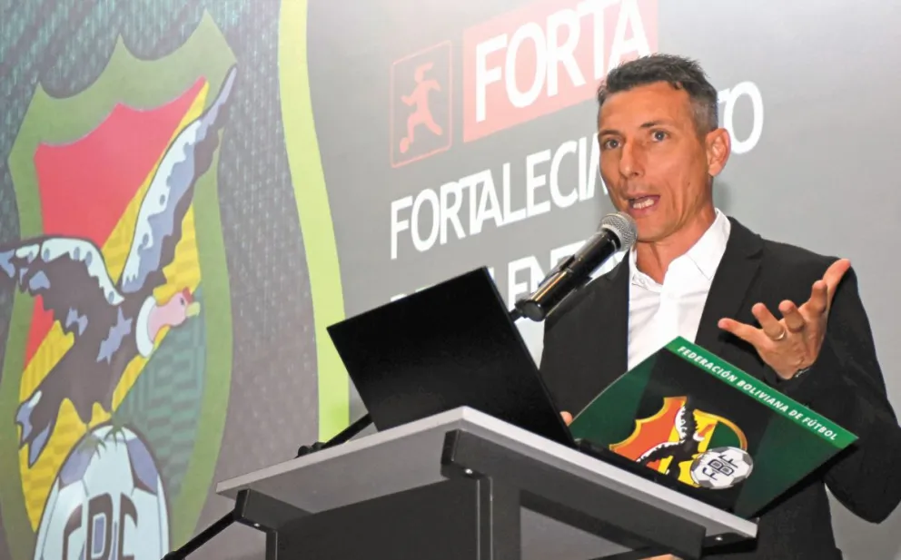 Pablo Escobar, director de Desarrollo de la FBF, durante un acto en La Paz. Foto: APG.