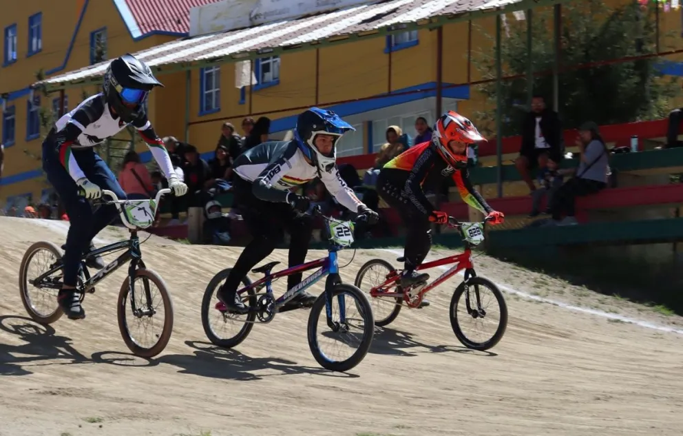 Una anterior carrera en la pista de Achumani. Foto: BMX La Paz.