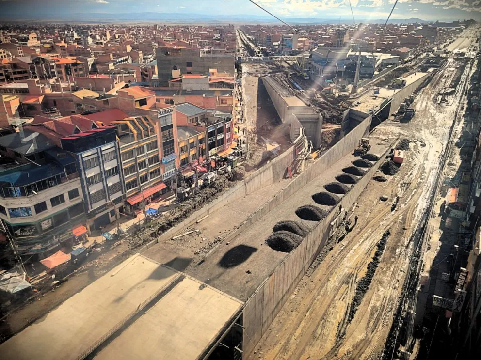La construcción vista desde el Teleférico.  Foto: Leny Chuquimia / Visión 360 