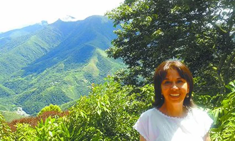 Ximena Medinacelli en una visita a los Yungas de La Paz. Una foto que tenía como portada de su cuenta en Facebook. FOTO: Facebook de Ximena Medinacelli