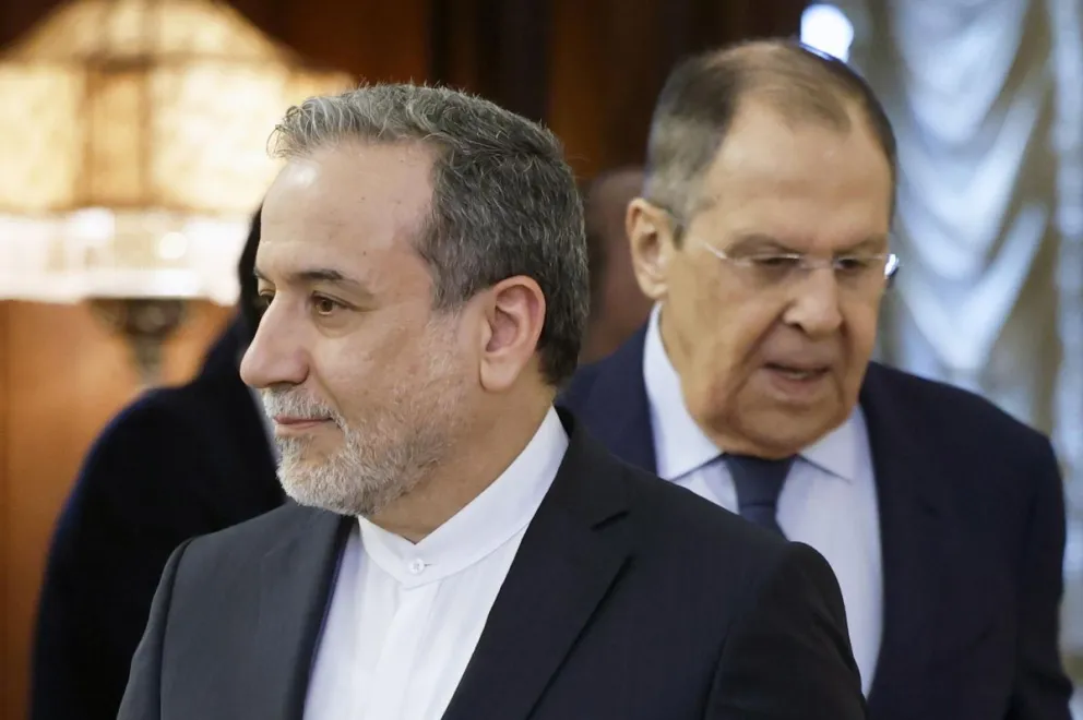 El ministro de Exteriores de Rusia, Serguéi Lavrov (D), y su homólogo iraní, Abás Araqchí, en Moscú. Foto: EFE