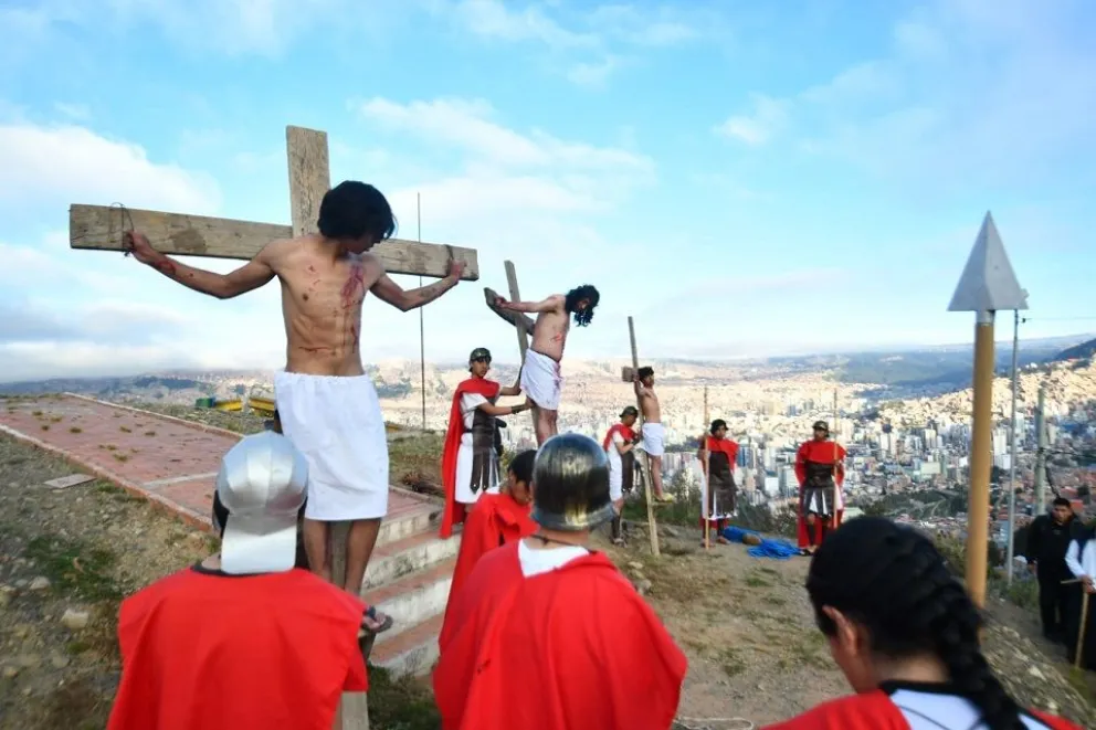 El Viernes Santo se realizan procesiones que simbolizan los momentos más importantes de Cristo en su trayecto al Monte Calvario. Foto: Colprensa