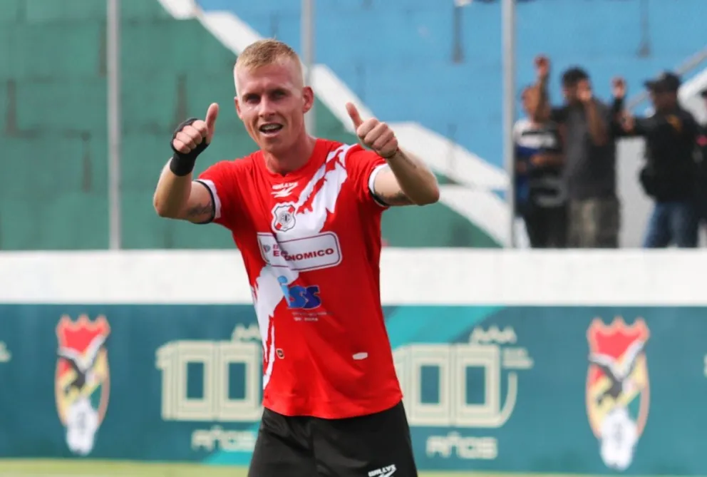 Diego Diellos de Nacional celebra el primer gol de su equipo en la localidad de Entre Ríos. Foto: APG