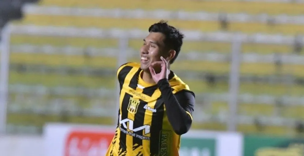 La alegría de Chura después de anotar el transitorio 1-1. Foto: APG.