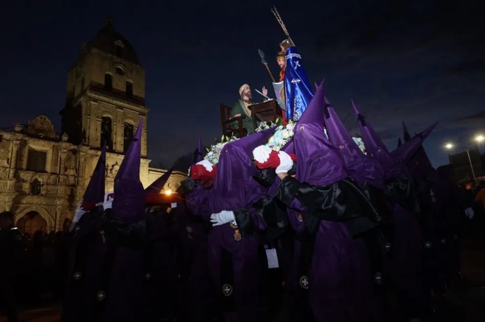 Varias imágenes recorrieron el centro paceño. Foto: APG
