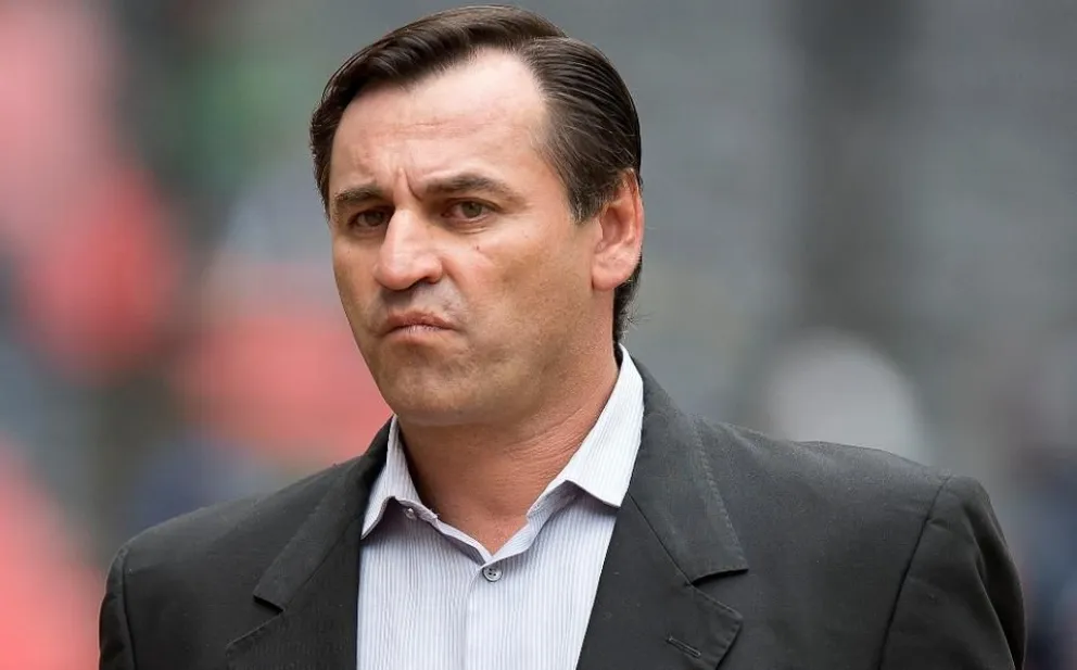 El entrenador argentino Carlos Bustos cuando dirigía a un club de México. Foto: Redes Sociales