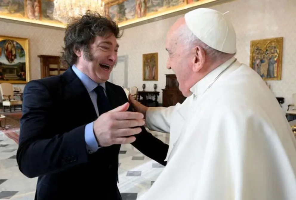 El presidente argentino Javier Milei con el papa Francisco. Foto: Infobae