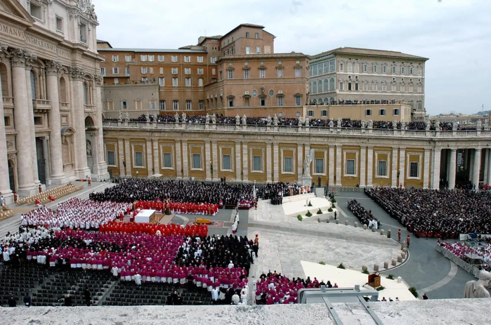 Vista de El Vaticano durante el sepelio del Papa Juan Pablo II. Foto: EFE