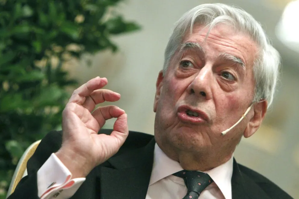 Foto de archivo de Mario Vargas Llosa, publicada al informar su muerte. FOTO: EFE