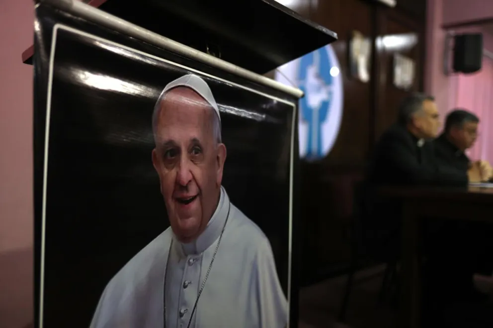 Una imagen del Papa Francisco durante una rueda de prensa este lunes, 21 de abril, en la Conferencia Episcopal Boliviana, en La Paz (Bolivia). Foto: EFE
