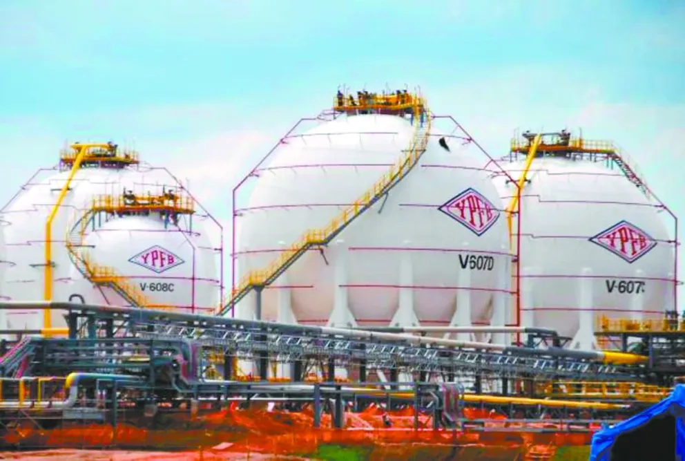 Una de las Plantas de almacenaje de hidrocarburos, de Yacimientos Petrolíferos Fiscales Bolivianos. Foto: YPFB