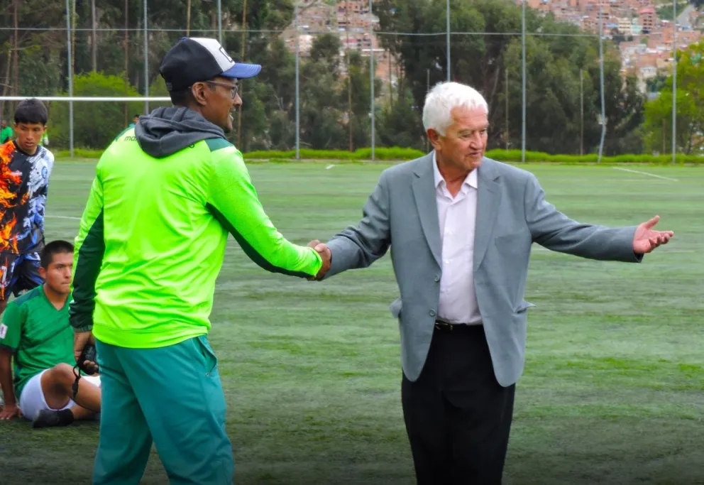 Isaac Mollinedo en un entrenamiento de la Selección paceña. Foto: AFLP
