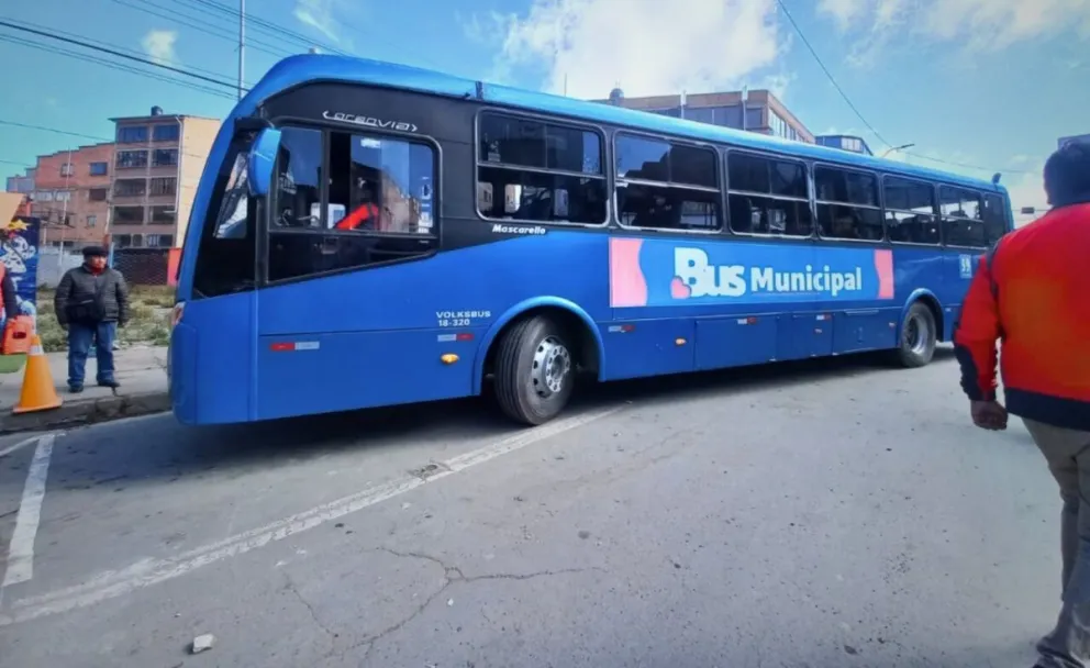 Uno de los buses en El Alto. Fotos: GAMEA 