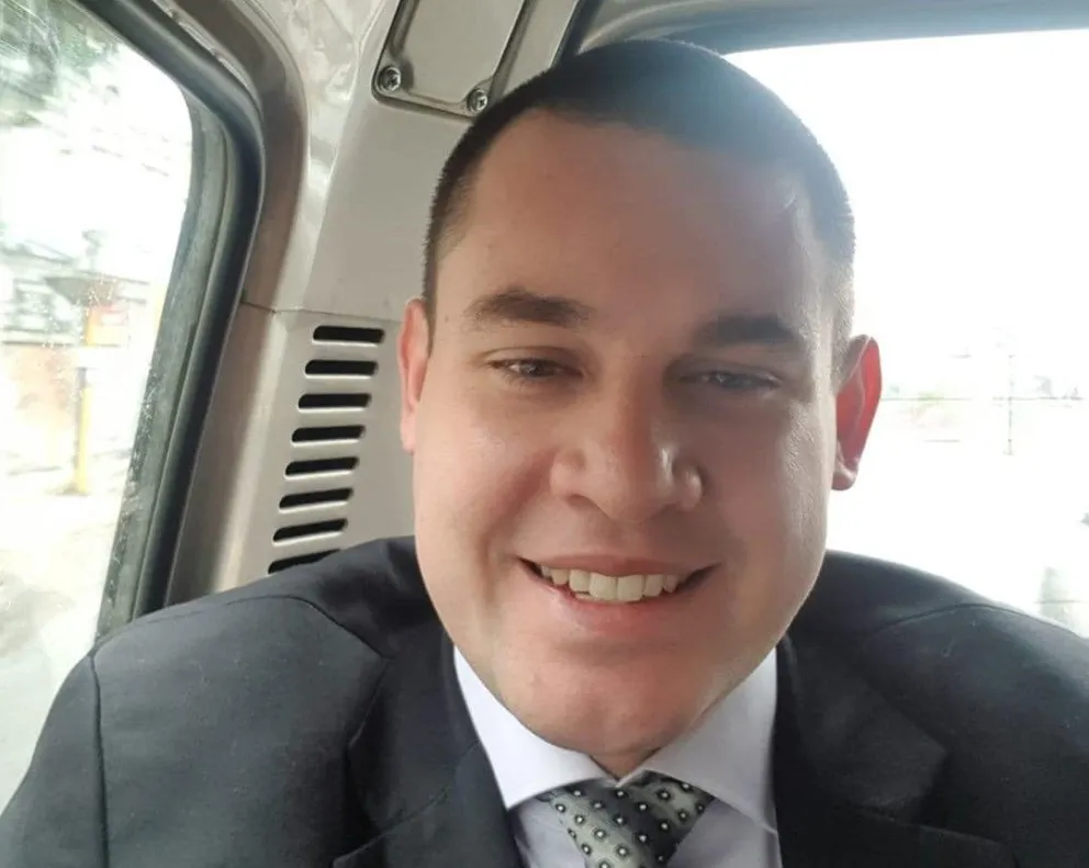 Paul Coca al salir de su declaración este martes. Foto: Facebook del analista 