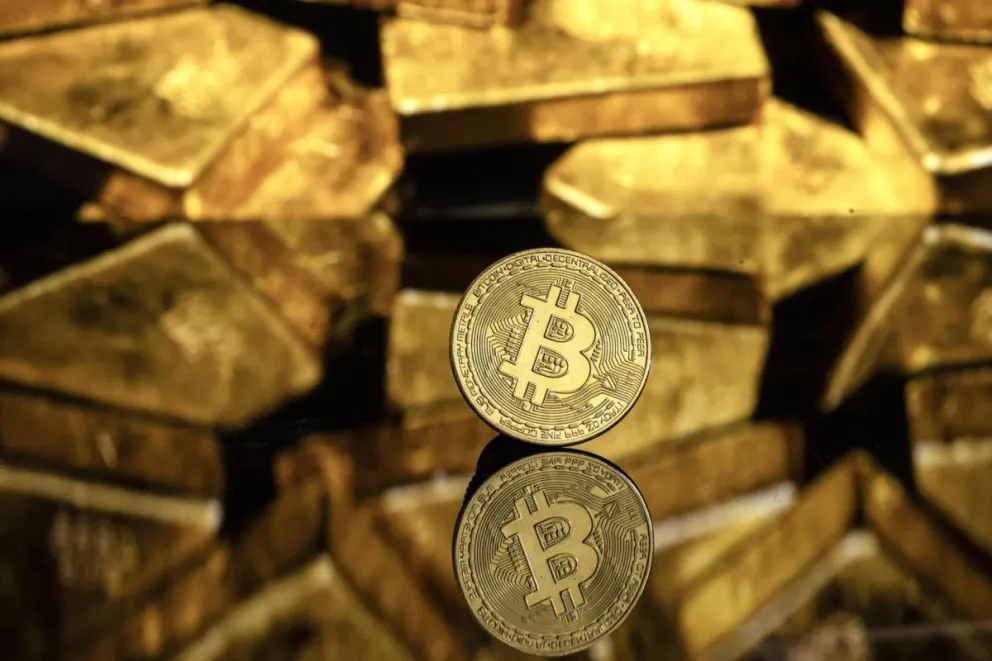 Un bitcoin en una imagen de archivo. Foto: EFE