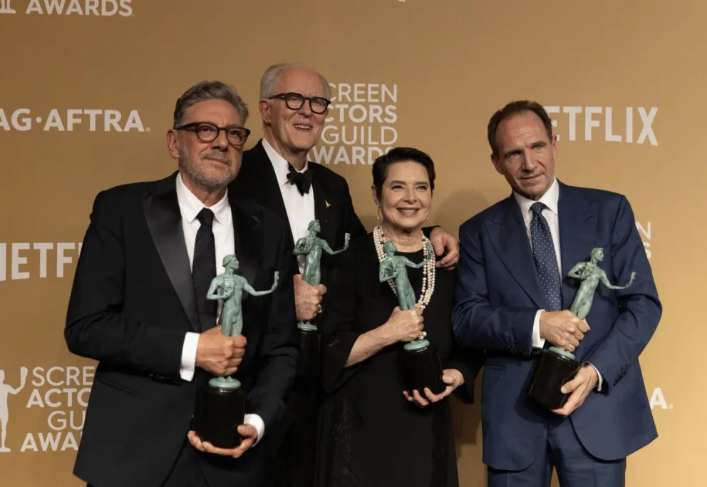 Los actores Sergio Castellitto (i), John Lithgow (2i), Isabella Rossellini (2d) y Ralph Fiennes (d), parte del elenco "Conclave". Foto: EFE