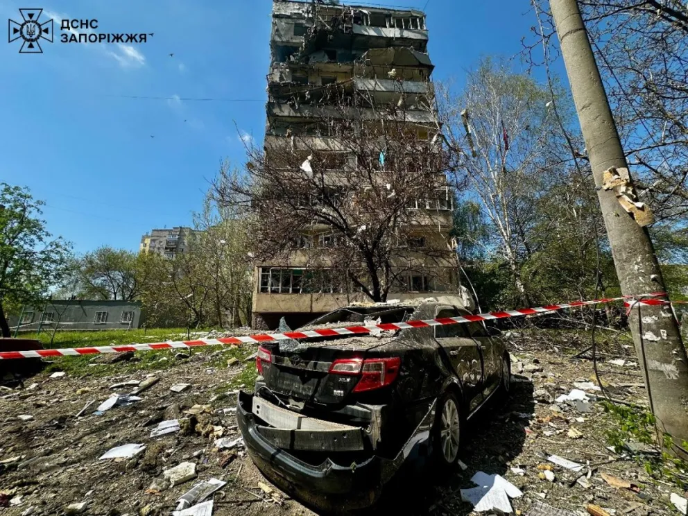 Un edificio destruido en Ucrania luego de un ataque ruso. Foto: @ZelenskyyUa