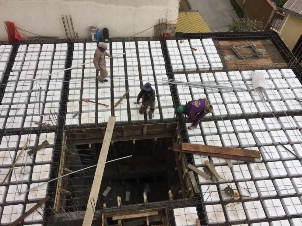 Obreros en una edificación en La Paz. Foto: ABI